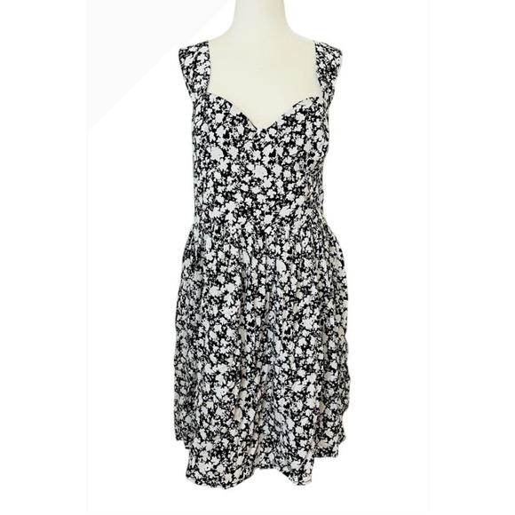 NEW DYNAMITE Black White Floral Larg Smocked Square Neck Mini Dress - Picture 3 of 9